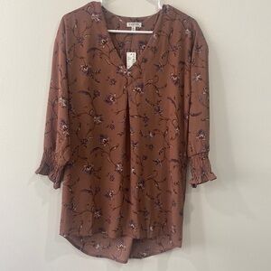 NWT V-Neck Floral 3/4 Sleeve Blouse with Shirred Cuff
